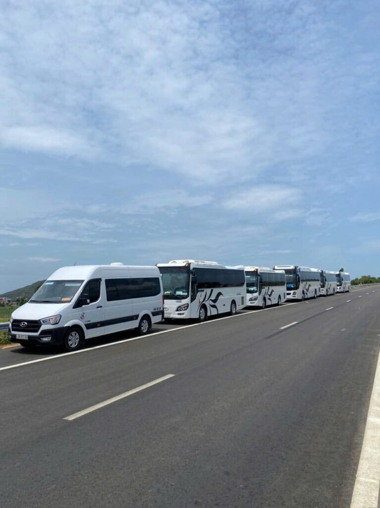 Thuê xe Limousine Đà Nẵng – Dịch vụ sang trọng cùng Thi Hoài Nhân Travel