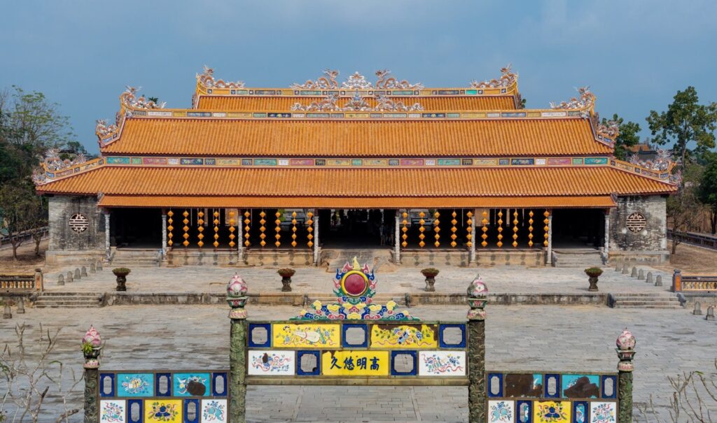 khám phá cố đô Huế cùng thi hoài nhân travel.png