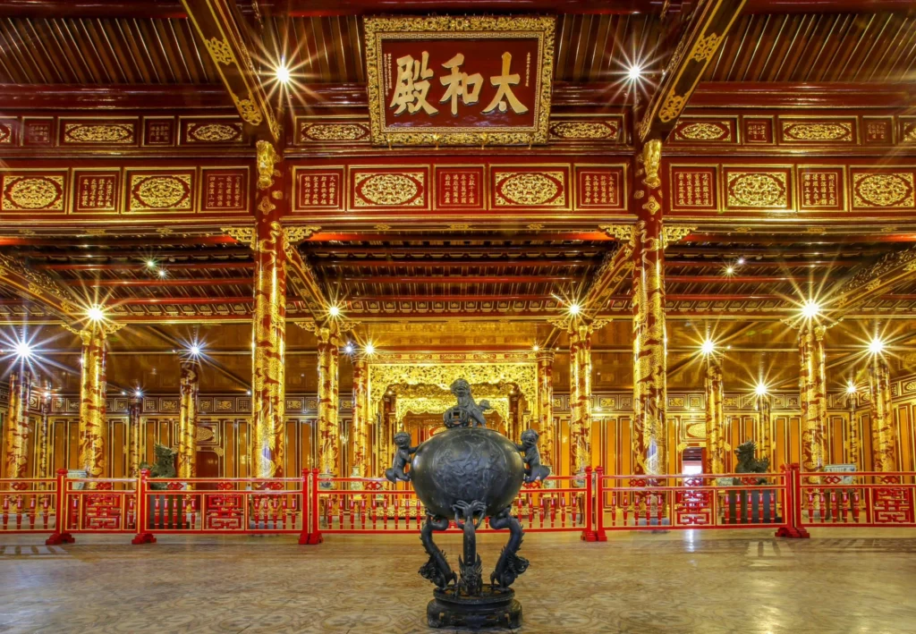 khám phá cố đô Huế cùng thi hoài nhân travel.png