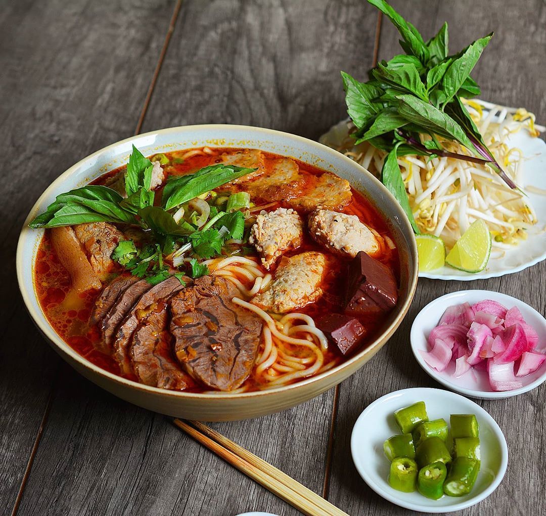 khám phá cố đô Huế cùng thi hoài nhân travel.png