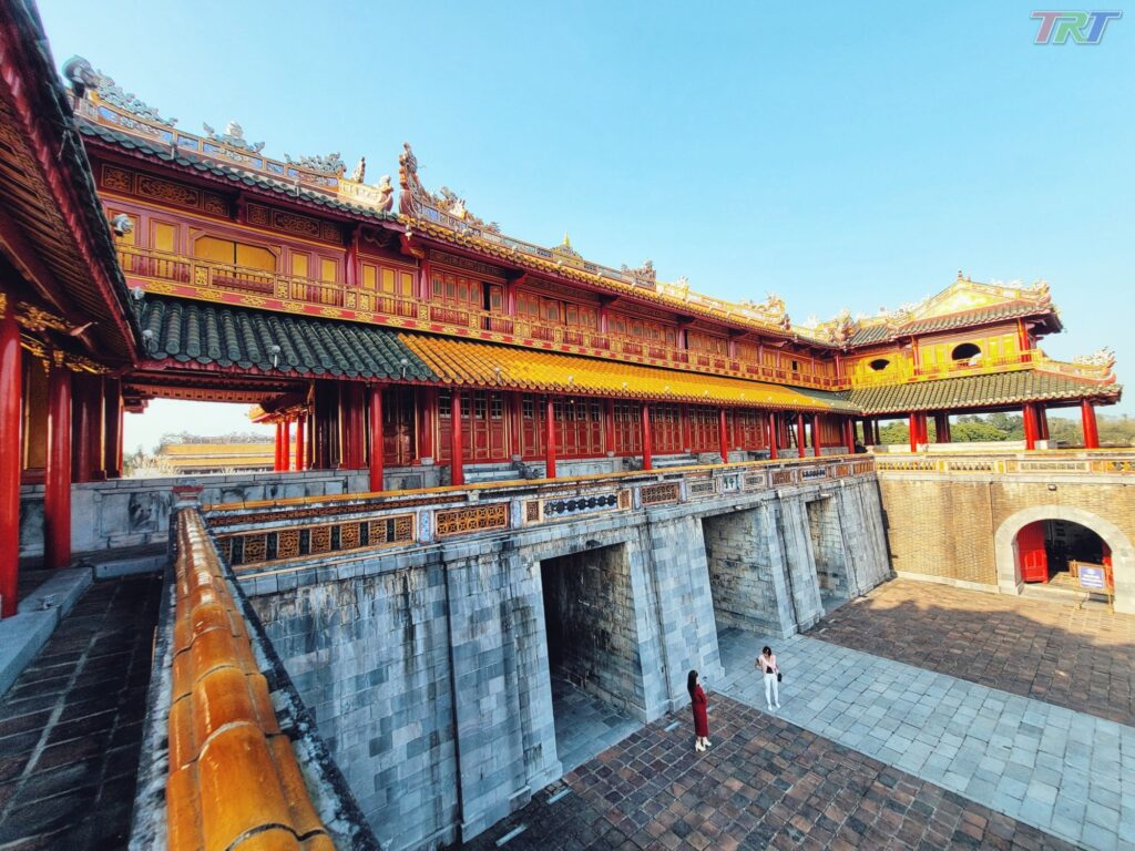 khám phá cố đô Huế cùng thi hoài nhân travel.png