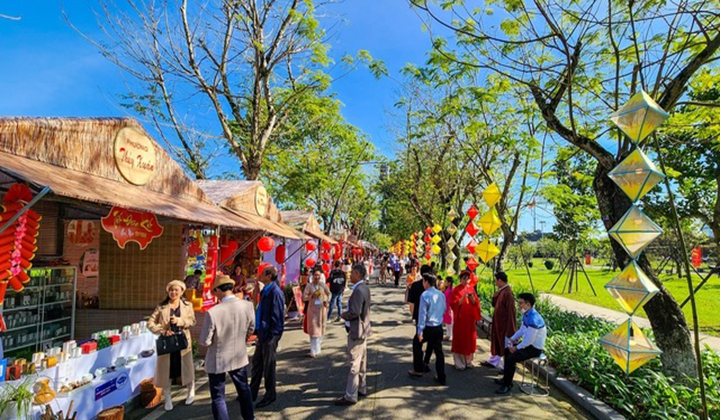 Kinh nghiệm du lịch Huế dịp tết - Khám phá du lịch cùng Thi Hoài Nhân Travel