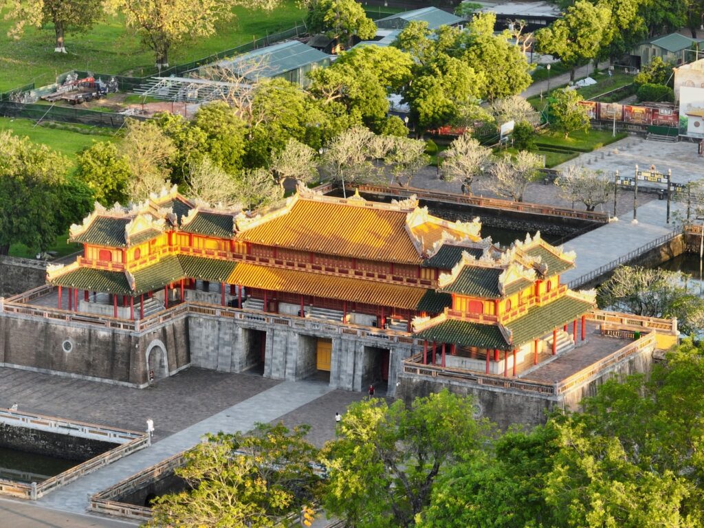 Kinh nghiệm du lịch Huế dịp tết - Khám phá du lịch cùng Thi Hoài Nhân Travel