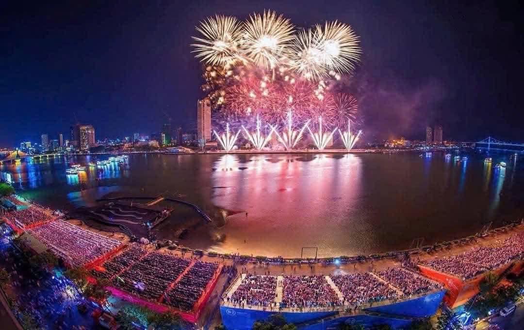Lễ hội pháo hoa đà nẵng 2025 - thi hoài nhân travel