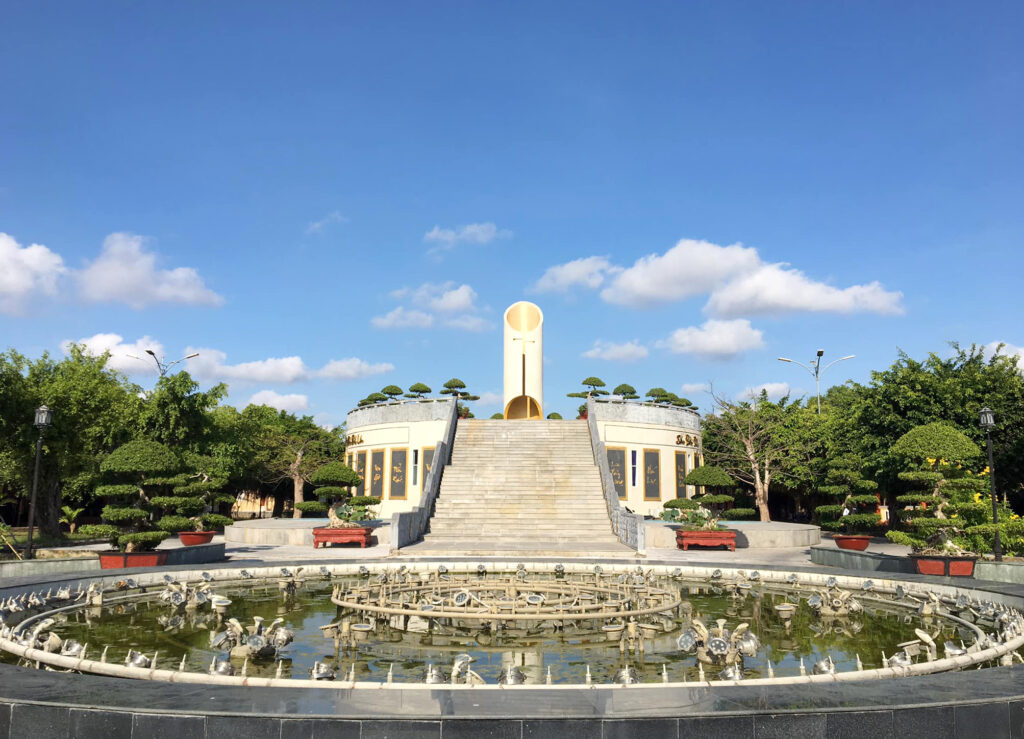 KHU TƯỞNG NIỆM CAO VĂN LẦU