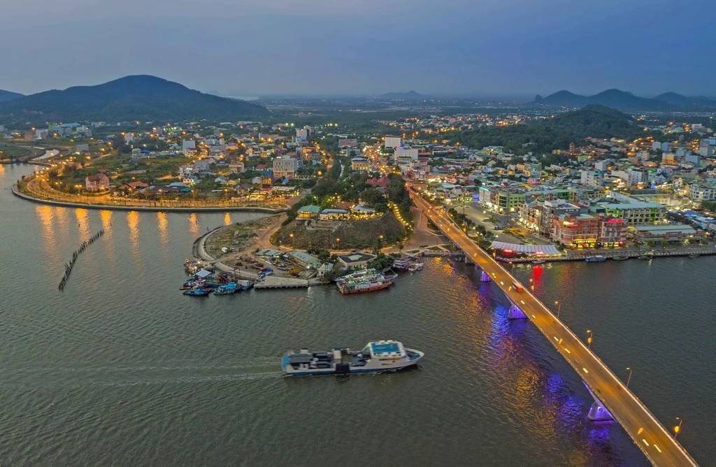 HÀ TIÊN