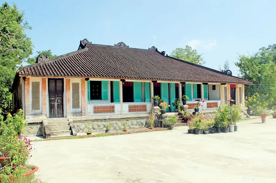 NHÀ TRĂM CỘT