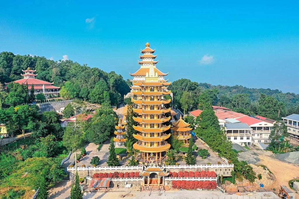 NÚI CẤM