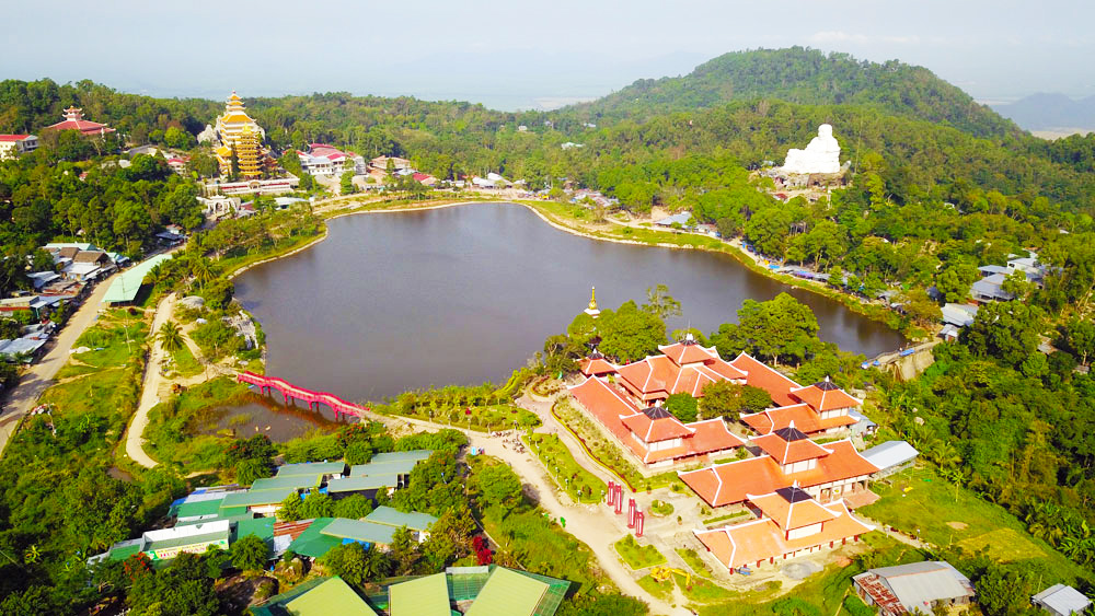 NÚI CẤM