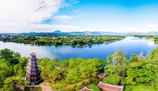 Huế - Sông Hương - thi hoai nhan travel