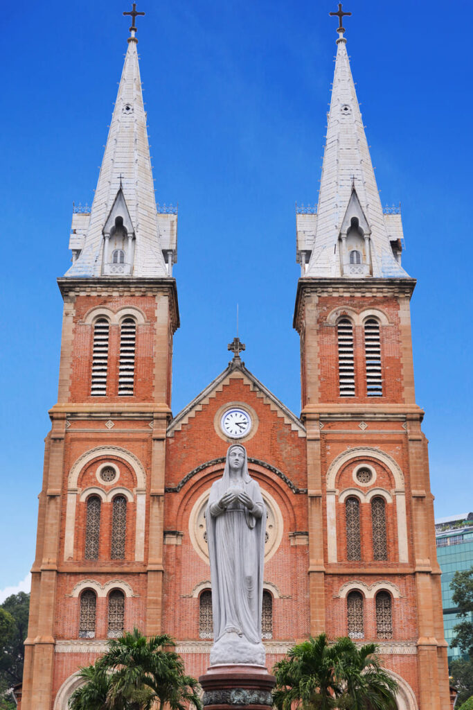 Tour Sài Gòn – Củ Chi – Chợ Lớn 2N1Đ