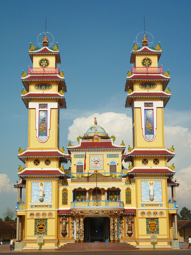 Tour Sài Gòn Tây Ninh Núi Bà Đen 2N1Đ