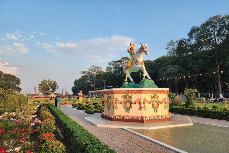 Tour Sài Gòn Tây Ninh Núi Bà Đen 2N1Đ