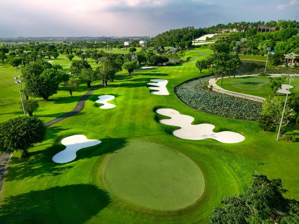 TOUR GOLF